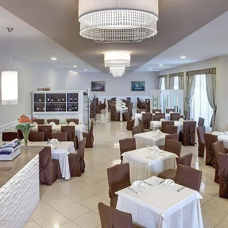 ホテル Lo Scacciapensieri & Restaurant 4*