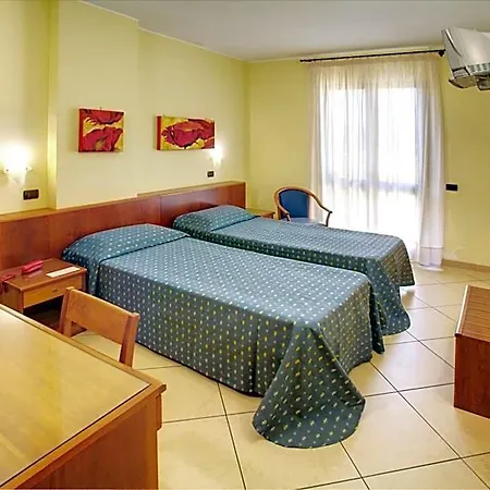 فندق Lo Scacciapensieri & Restaurant 4*