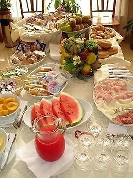 Lo Scacciapensieri & Restaurant 4* مونتيروني دي ليتشي