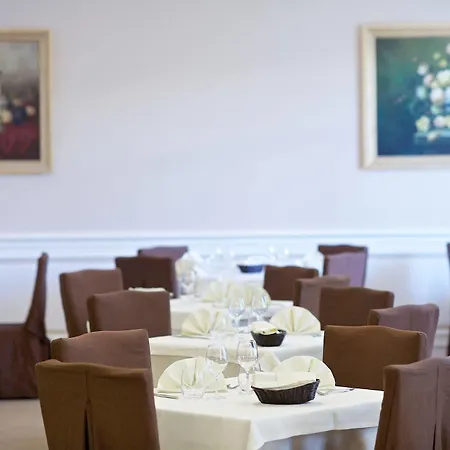 Lo Scacciapensieri & Restaurant Отель Монтерони-ди-Лечче