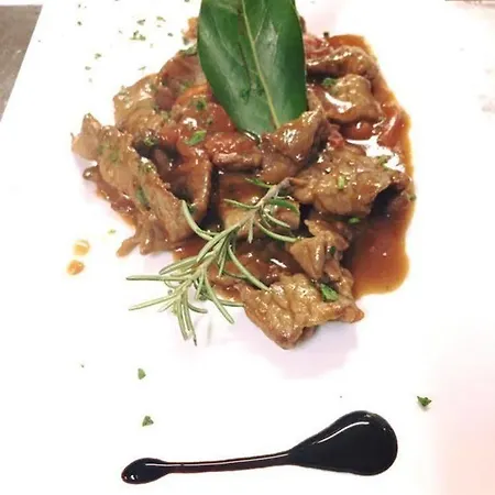 Lo Scacciapensieri & Restaurant مونتيروني دي ليتشي