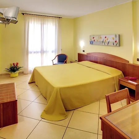 Lo Scacciapensieri & Restaurant Hotel